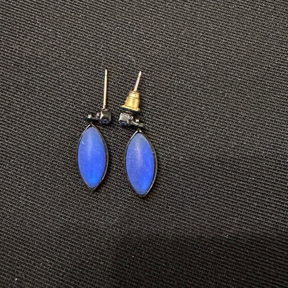 Handmade jewelry in Hawaii so no brand. Worn once!